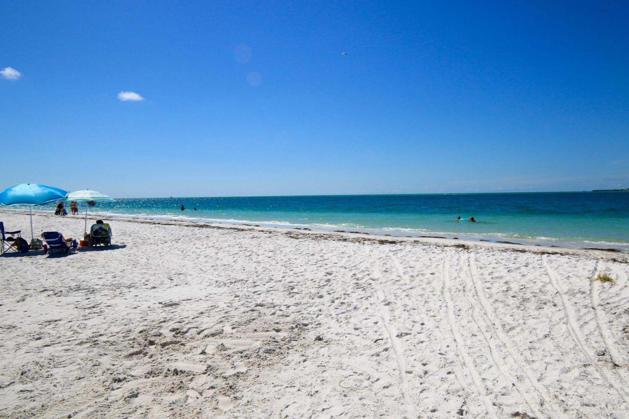 Anna Maria Island Runaway Tropical Dream-One Minute Walk To The Beach-Heated Pool Bradenton Beach Exteriér fotografie