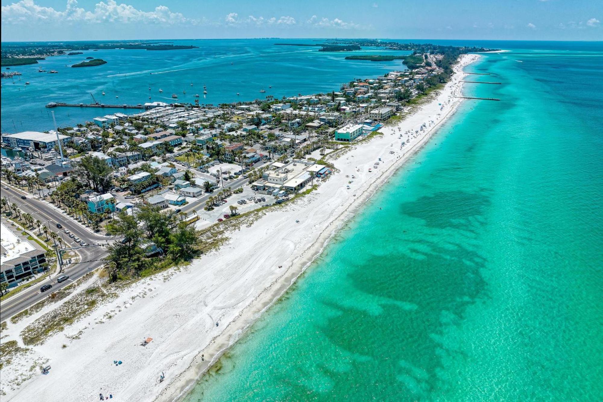 Anna Maria Island Runaway Tropical Dream-One Minute Walk To The Beach-Heated Pool Bradenton Beach Exteriér fotografie