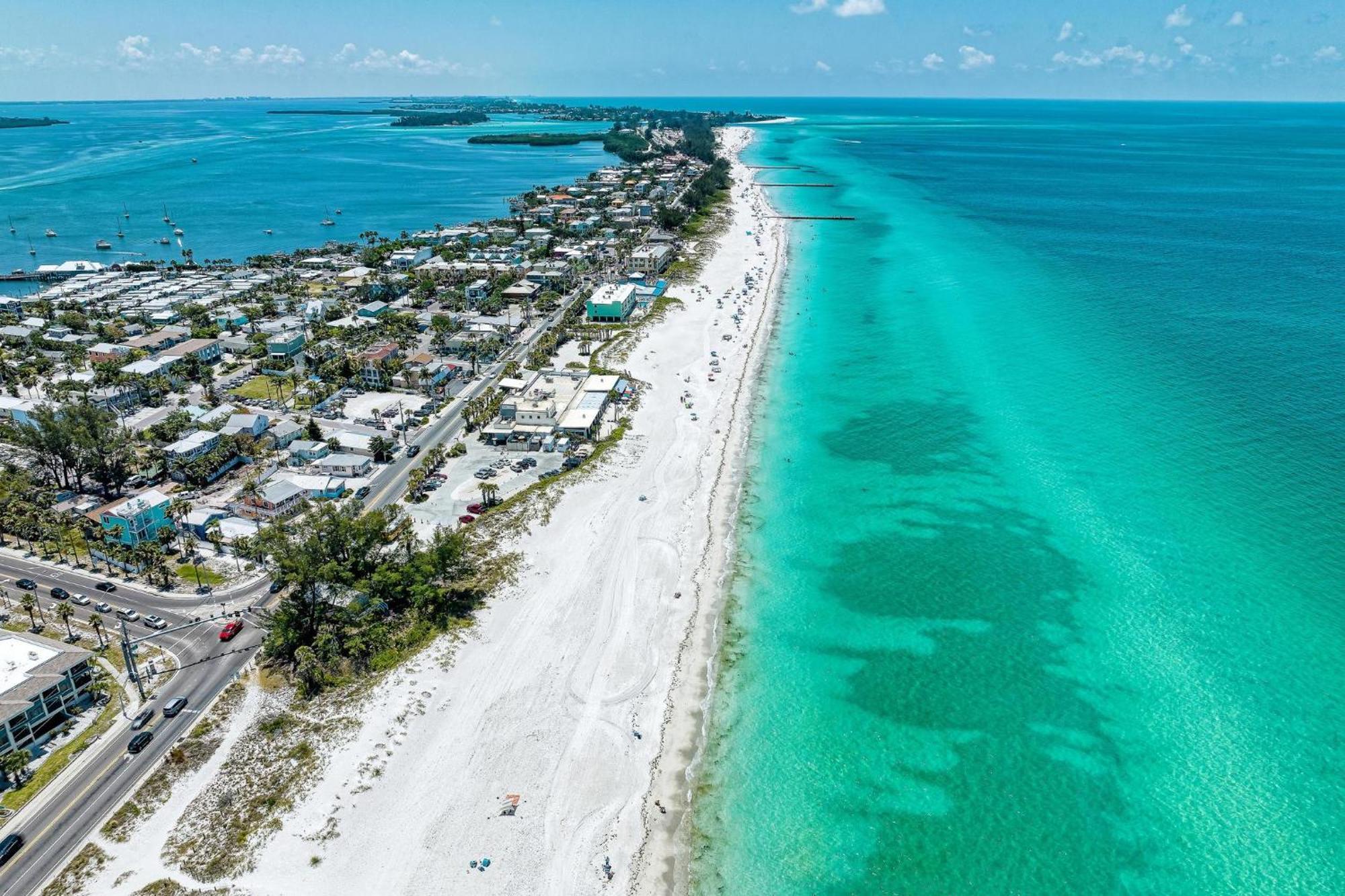 Anna Maria Island Runaway Tropical Dream-One Minute Walk To The Beach-Heated Pool Bradenton Beach Exteriér fotografie
