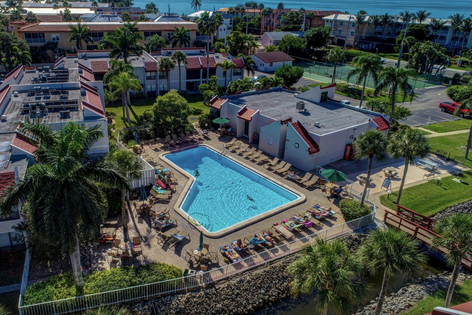 Anna Maria Island Runaway Tropical Dream-One Minute Walk To The Beach-Heated Pool Bradenton Beach Exteriér fotografie