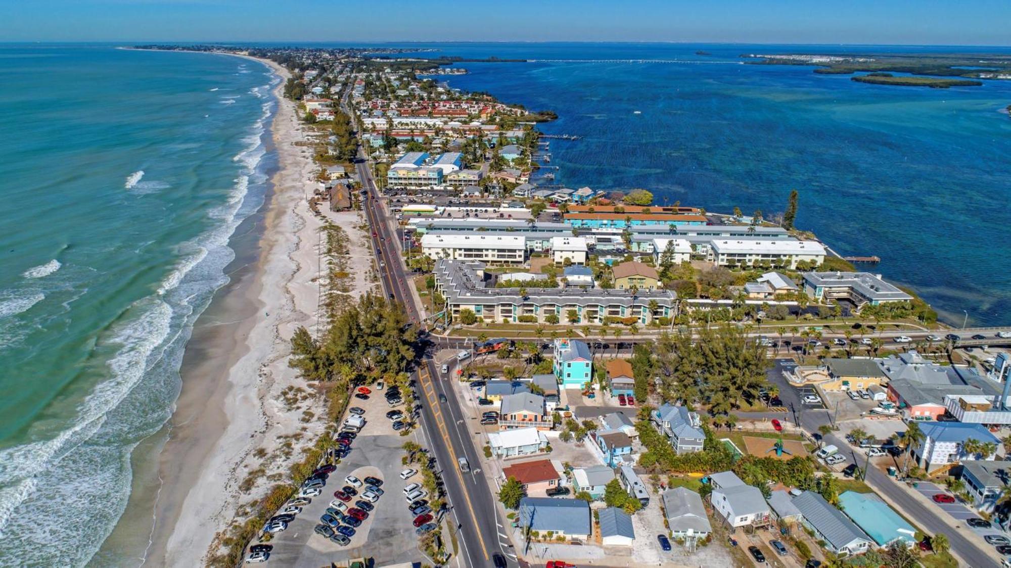 Anna Maria Island Runaway Tropical Dream-One Minute Walk To The Beach-Heated Pool Bradenton Beach Exteriér fotografie