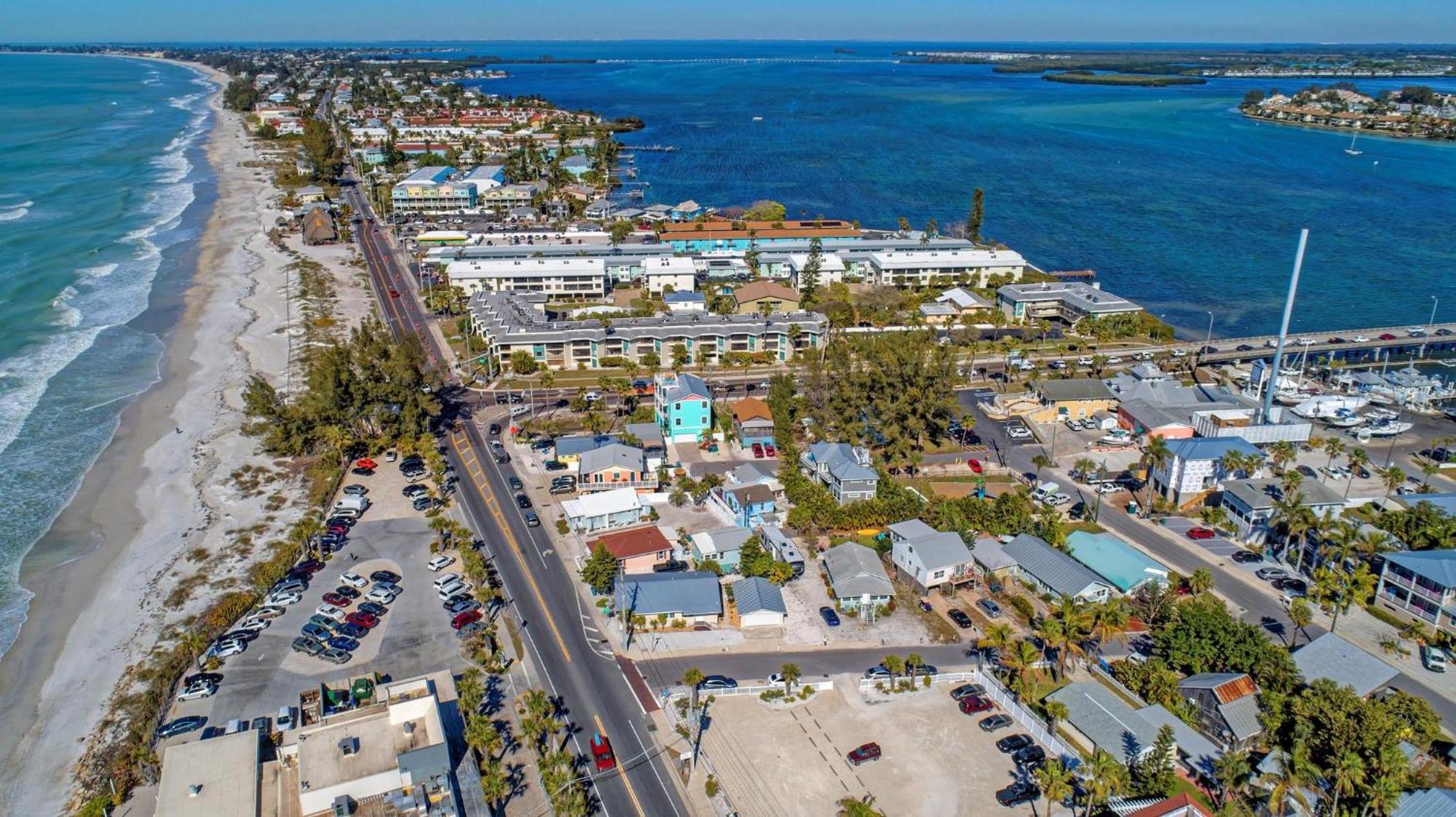 Anna Maria Island Runaway Tropical Dream-One Minute Walk To The Beach-Heated Pool Bradenton Beach Exteriér fotografie