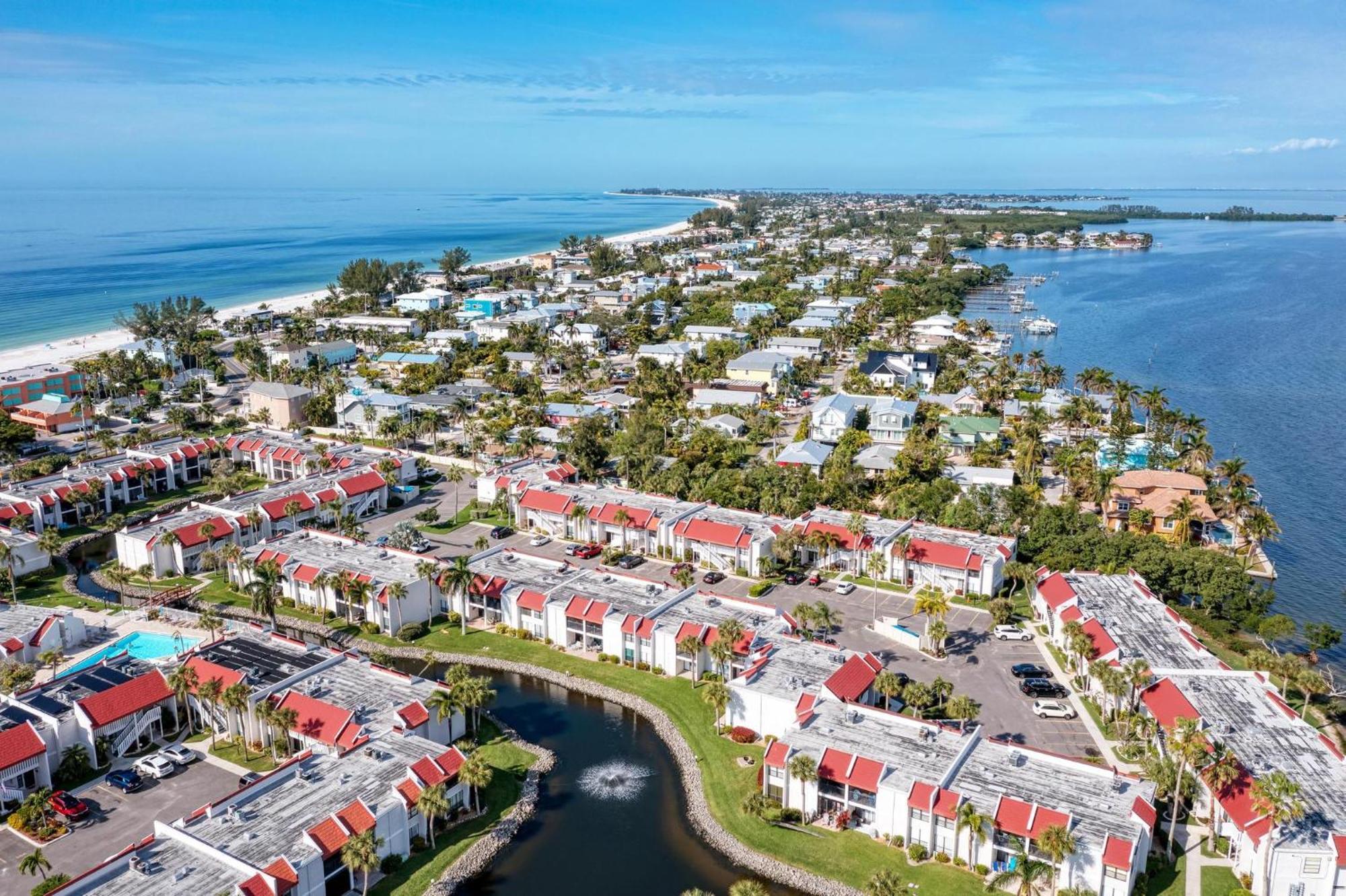 Anna Maria Island Runaway Tropical Dream-One Minute Walk To The Beach-Heated Pool Bradenton Beach Exteriér fotografie